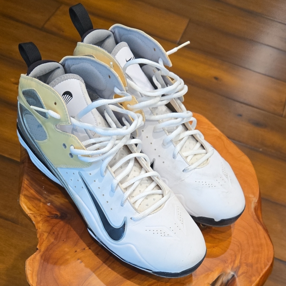 Nike Lacrosse / football Cleats. High-Top classic cleats in White and Cream